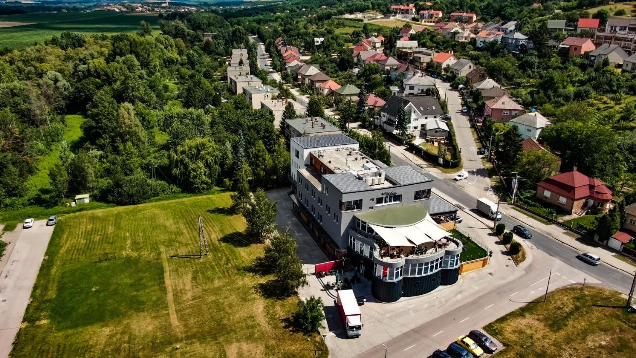 Hotel Kristály Konferencia&Wellness Ajka Exterior foto